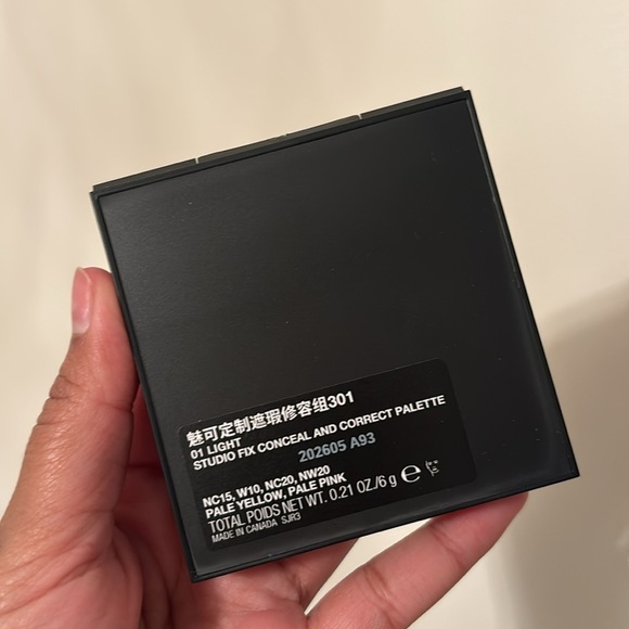 MAC Studio Fix Conceal and Correct Palette - Light - Picture 5 of 5